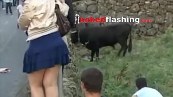 flash likes pussy to Wife fingers her friend4